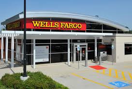 It has more than 13,000 atms and 5,400 branches in 39 states. Wells Fargo Bank Shops U S A Wells Fargo Bank Store Locator