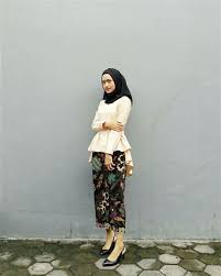 Baju kurung moden peplum minimalis baju raya 2019 fesyen sumber www.pinterest.com. Fesyen Baju Peplum 2019 27 Fesyen Baju Peplum 2020 Untuk Wanita Cantik Moden Model Baju Tersebut Bisa Dikatakan Cenderung Mudah Dibuat Oleh Orang Yang Tidak Berprofesi Sebagai Penjahit Profesional Smikach