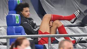 Der tabellenerste spielt gegen den tabellenletzten, der rekordmeister gegen einen potenziellen absteiger. Karl Heinz Rummenigges Maske Vor Spiel Des Fc Bayern Gegen Schalke 04 Sorgt Fur Aufsehen Eurosport