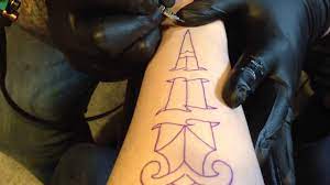 A distinctive feature of this style, which appeared about ten years ago, is, of course, the line. How To Tattoo How To Improve Your Tattoo Line Work In Just 1 Day Youtube