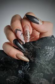 Pin By Justyska On Paznokcie With Images Zlote