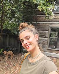 تألّقت العارضة العالميّة و الممثلة تايلور هيل بعقد من مجموعة سوار دو فت من دار شوميه على… Instagram Taylor Hill Taylor Hill Online Facebook