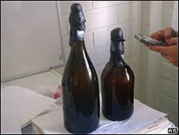 Nestlé se anticipa a posibles funas aweonás y anuncia que cambiará el nombre de la negrita a chokita. Encuentran Cerveza De 200 Anos Bbc News Mundo