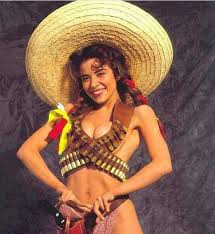 In 1991, trevi released her second album, tu ángel de la guarda (your guardian angel), which is widely regarded as one of her best. Salen A La Luz Detalles De La Atrevida Sesion De Fotos Que Realizo Gloria Trevi Chapin Tv