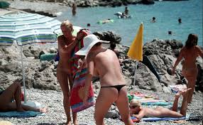 Mom and Daughter Nude on Beach - Voyeur Videos