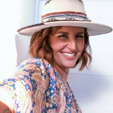 Deana Lovelace's Instagram, Twitter & Facebook