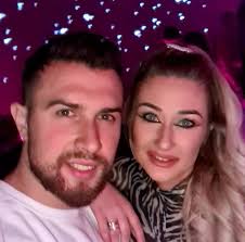 Long sleeve shirt with those Nike gloves on. You know it was over before  kick-off...