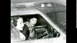 Female Wwii Pilots To Be Honored With Float In Rose Parade Wwii Women Wwii War Photography
