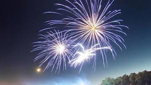 Les feux d'artifice et pétards sont l'un des plus beaux spectacles pyrotechniques qui soient. 14 Juillet Des Feux D Artifice Dans Le Ciel De La Vienne