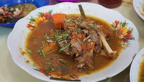 Simak bumbu dan langkahnya di sini. Sop Kambing Kumango Kuah Lezatnya Bikin Melongo