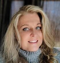 Doris Rahn's Instagram, Twitter & Facebook