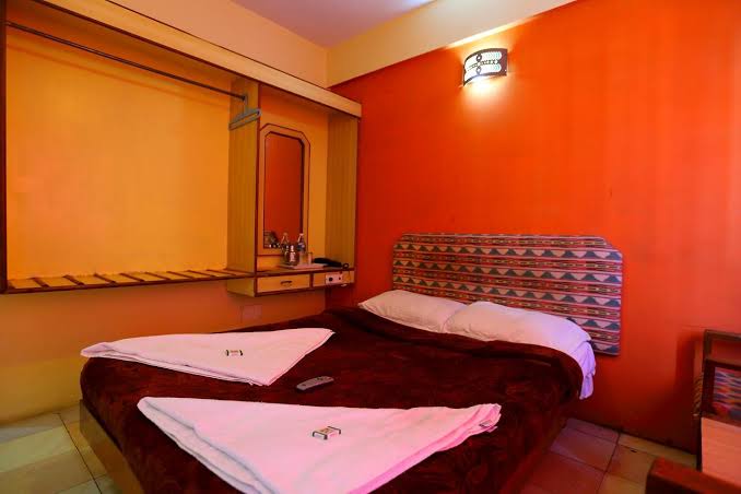 HOTEL CHARRING CROSS | ⋆⋆ | OOTY, INDIA | SEASON DEALS FROM $48