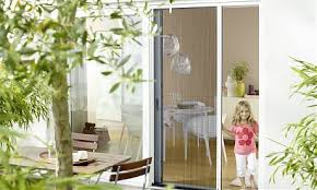 Insektenschutz Plissees Kinderleicht Zu Bedienen Aber Hochwirksam Gegen Insekten Insektenschutztur Rollo Fenster Fenster Insektenschutz Fliegengitter