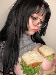 TW Pornstars - 𝕲𝖔-𝖙𝖍𝖎𝖈𝖈. Twitter. My bff: Im hungry Me:. 2:35 AM -  19 Sep 2022