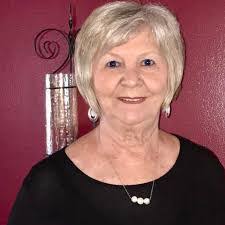 Maxine Craft's Instagram, Twitter & Facebook