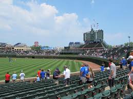 Get yours quickly to ensure your presence at their upcoming games against rivals such as the pittsburgh pirates and the milwaukee brewers. Baseball Stadion Des Wrigley Feldes Heimat Der Chicago Cubs In Chicago Mit Einer Statue Der Harten Carey Ehemaligen Cubs Redaktionelles Bild Bild Von Junge Stadium 159400160