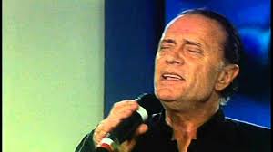 È lei che dà di più non parla mai e invece tu cantavi e la mia gelosia diventava allegria se penso alla nostra canzone che parla d'amore! Gianni Nazzaro Mix Di Canzoni Giacobbe Da Millevoci 2014 C Youtube