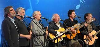 Quilapayún quilapayún (du mapuche quila, trois et payún, barbe) est un groupe de musique chilien créé à santiago en 1965. Quilapayun Wikipedia