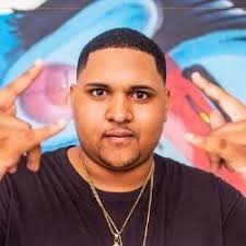 PEGA ESCANDALOSO (part. Luan Santana): deutsche Übersetzung von MC Kevin o  Chris