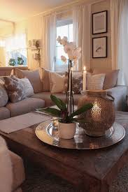 Niedriger Couchtisch Aus Holz Der Sich Ideal Fur Das Livingroom Design Eignet Aus Couchtisch Niedriger Couchtisch Deko Fur Wohnzimmer Wohnzimmer Design