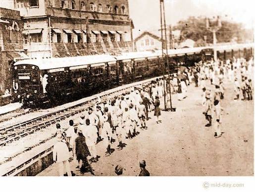 Old Pictures of Mumbai (Bombay) Here comes the train! One of the earliest undated pictures taken of the city's rail system depicts Bombay's commuters doing exactly the same thing in the 19th