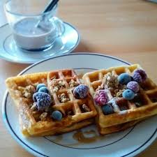 Gaufres Simples Avec Granola Fruits Et Sirop D Erable J Avais Terriblement Besoin De Ma Faire Plaisir Ce Matin Recette Gourmande Sirop Erable Granola