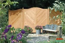 Unser Sichtschutz Lido Bietet Ihnen Ein Hohes Mass An Privatsphare Und Verleiht Ihrem Garten Gleichzeitig Einen Sichtschutzzaun Sichtschutzzaun Holz Sichtschutz