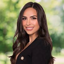 Alejandra Padron's Instagram, Twitter & Facebook