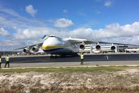От удара нос ан 124—100 вогнуло внутрь. Kak Avtomobilisty Vstrechali An 225 Mriya V Avstralii Video Avtocentr Ua