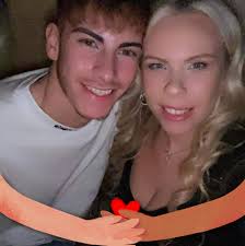 Helen Barlow (@helen.barlow.1865) • Facebook, Connect with friends