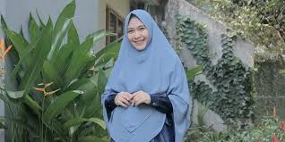 Potret Terbaru Oki Setiana Dewi Di Usia Kandungan 9 Bulan Dipuji Makin Cantik Semua Halaman Merdeka Com