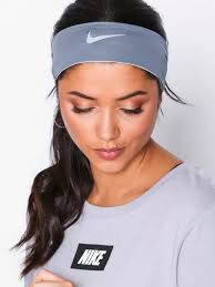 Girl wearing nike headband discount