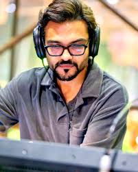 Feeling the miracle of Sound… . 📸 :- @hitendra_paurana . . #soundguy  #soundguyforlife #livesound #livesoundengineer #livesoundacademy  #sunilpandya