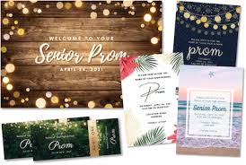 When it comes to centerpieces, tall and dramatic vases create an elegant vibe for any prom. Prom Ideas How To Throw An Amazing Prom At Home In 2021