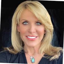 It's messages like these that warm my heart 🥰 Knowing that I can make a  small impact within a growing brand truly makes it all worth it in the  end!!!