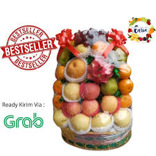 Kamu bisa makan sendiri atau dijadikan parcel dalam keranjang untuk saudara dan sahabatmu. Parcel Buah Segar Custom Buah Buahan By Hampers Buah Seserahan Parsel Buah Lebaran Terbaru Agustus 2021 Harga Murah Kualitas Terjamin Blibli