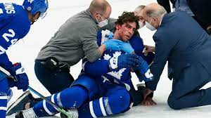 He was thoroughly examined and assessed by the neurological team at st. John Tavares Von Den Toronto Maple Leafs Bleibt Regungslos Am Boden Liegen Fieser Nhl Horror Crash
