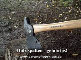 Gefahrlos Holz Spalten Ohne Riesige Spaltaxt Gartenpflege Tipps Gartenarbeit Holz Gartenpflege
