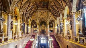 The uk parliament has two houses that work on behalf of uk citizens to check and challenge the work of government, make and shape effective laws, and debate/make decisions on the big issues of the day. Parlament Ungarn Ke Kelit Hungary