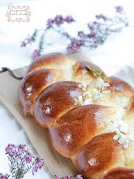Brioche Tressee A La Mie Filante Les Gourmands Disent D Armelle Brioche Tressee Brioche Recette Entremet