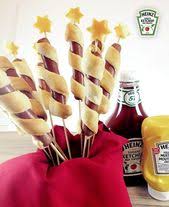 Hot Dogs Facon Feux D Artifice Qu Est Ce Qui Mijote De Kraft Recipe Hot Dog Recipes Dog Recipes Dog Food Recipes