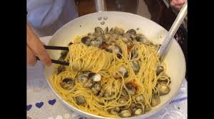 5 cucchiai di olio extra vergine di oliva; Spaghetti Alle Vongole Youtube