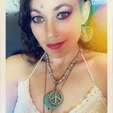 Amanda Chapple's Instagram, Twitter & Facebook