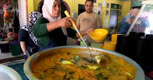 Namun, gulai kambing yang bercita rasa khas aceh atau lazim disebut sie kameng hanya dua atau tiga warung saja yang menjualnya. Resepi Gulai Kambing Aceh Enak Dan Mudah Resepi Pemakanan