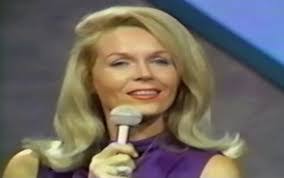 Sue Thompson's Instagram, Twitter & Facebook