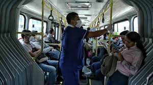 Transmilenio expresó a través de un comunicado su rechazó frente a este comportamiento e informó que dará inicio a una investigación: Cuarentena En Bogota Nuevas Medidas De Transmilenio Por Coronavirus As Colombia