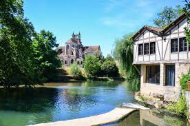 Que Faire Pendant Un Week End A Poitiers On My Tree Poitiers Voyage A Faire Tourisme