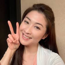 Annie Woo's Instagram, Twitter & Facebook