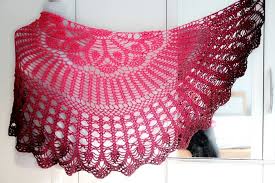 Different pattern on each side of row provide an interesting to crochet project. Crochet Pattern Triangular Shawl Julia