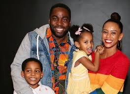 Eles trocaram declarações de amor nas redes sociais e publicaram várias fotos juntos, em viagens e trabalhos. Apos 10 Anos Tais Araujo Confirma Separacao De Lazaro A Vida Mudou